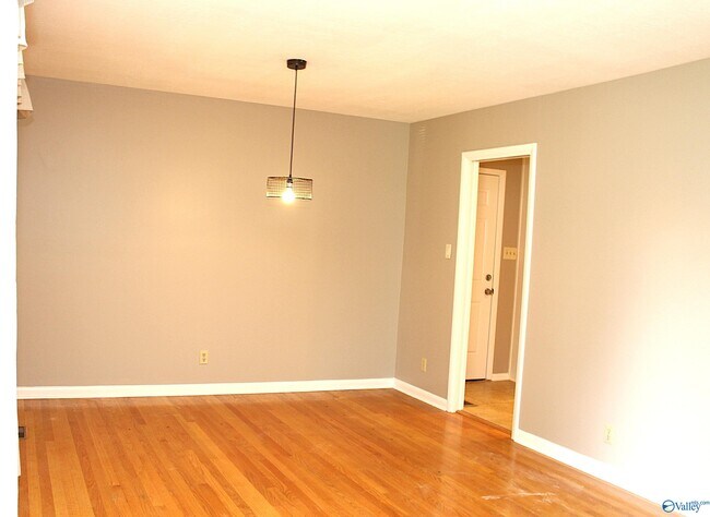 Building Photo - 1302 Philpot Ave NE