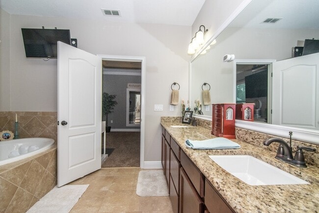 Building Photo - 8114 Champions Forest Way