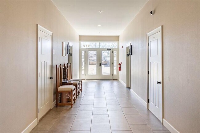 Building Photo - 212 SE A St