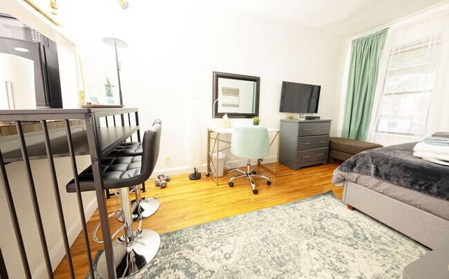 Building Photo - 330 E 74th St