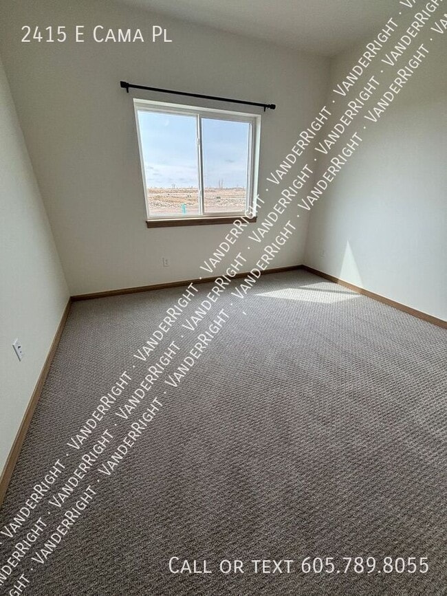 Building Photo - 2415 Cama Pl