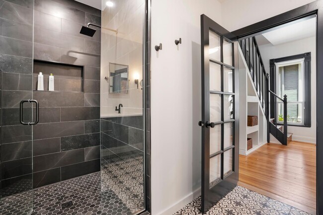 Building Photo - 469 Delaware St