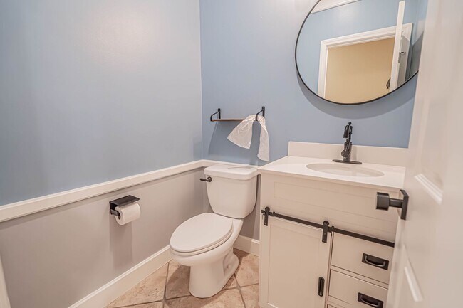 Building Photo - Single Story Pool Home for Rent in Palmdale.