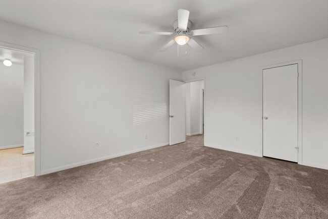 Building Photo - Virginia Beach Townhome