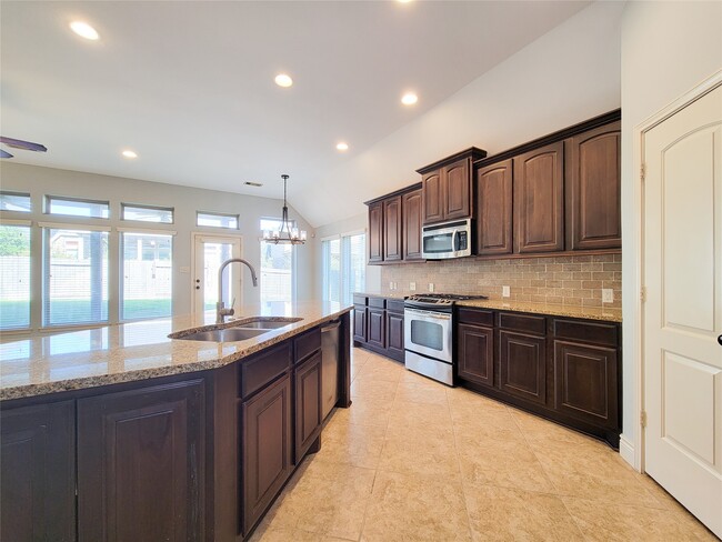 Building Photo - 106 Colina Vista Way