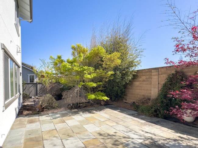 Building Photo - 1680 Southview Dr