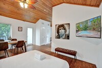 Building Photo - 1115 SW 4th St