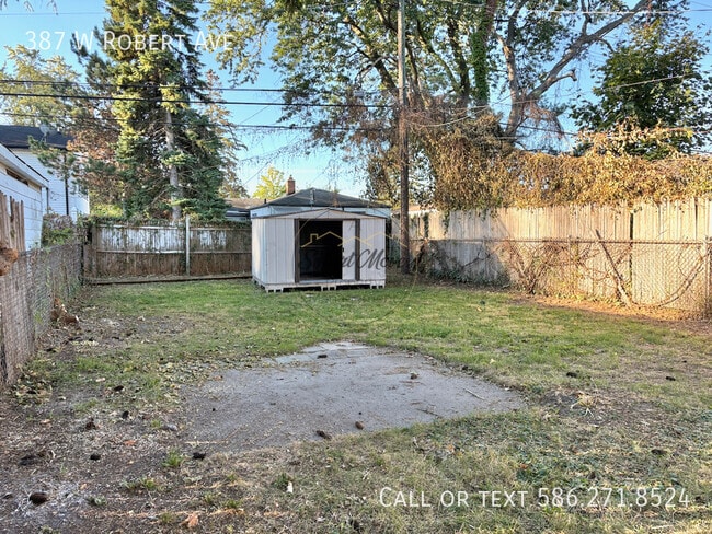 Building Photo - 387 W Robert Ave