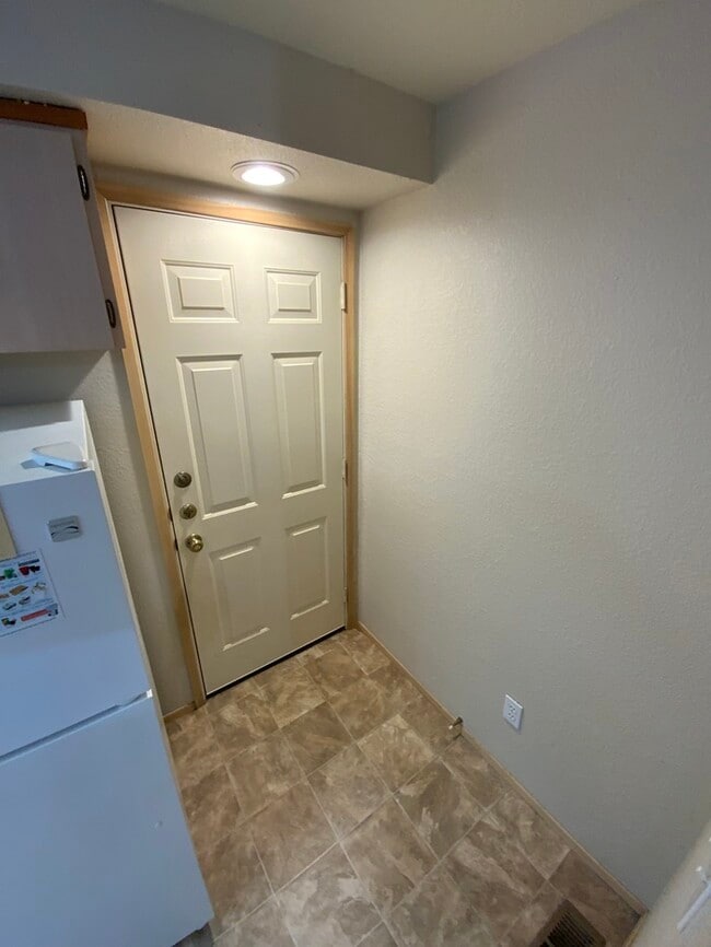 Building Photo - Tacoma duplex 2bdr 2bath duplex w/ 1 car garage!