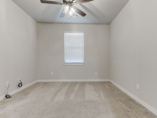 Building Photo - 3201 Hayven Cir