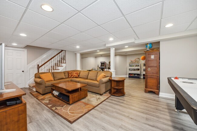 Building Photo - 2104 Kenton Ln