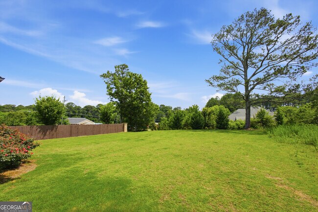 Building Photo - 2700 Westgate Park Dr