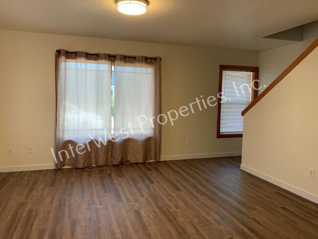 Building Photo - FLIK01-OPM