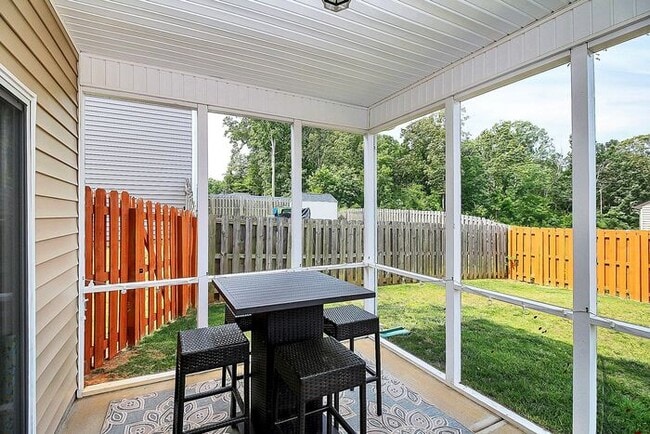 Building Photo - Beautiful Corner Lot 3BD/2.5BA w/ Fenced Yard