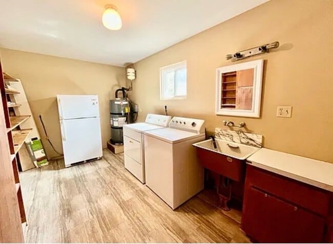 Building Photo - 266 S Carmel Rd