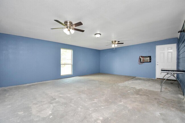 Building Photo - 1404 Briarwood Dr
