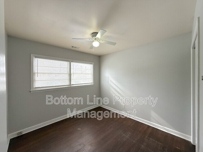 Building Photo - 907 Bannister Pl