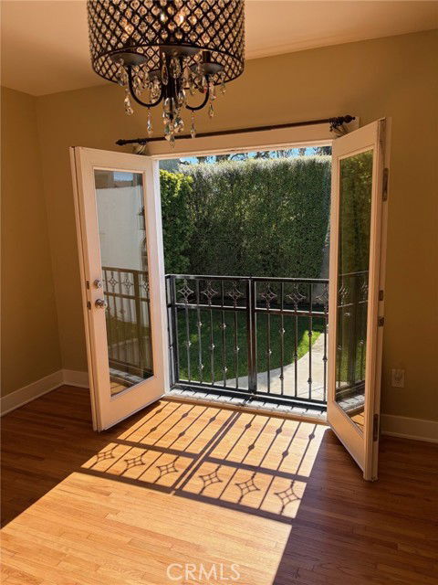 Building Photo - 559 W 39th St