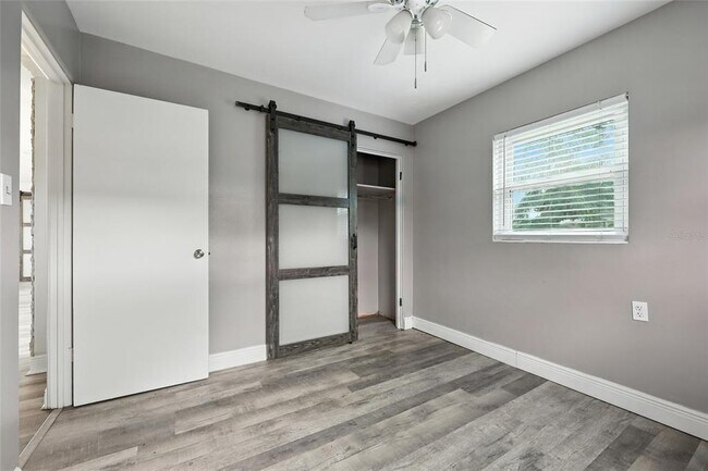Building Photo - 405 N Buena Vista Ave