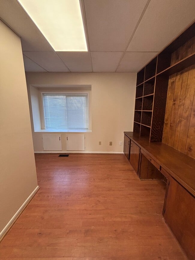 Building Photo - 3 Bedroom 2 Bath House with an office