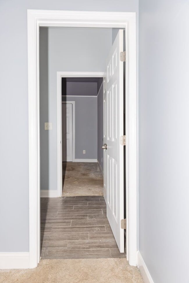 Building Photo - Spacious 4/3.5 w/ Master on Main and Fully...
