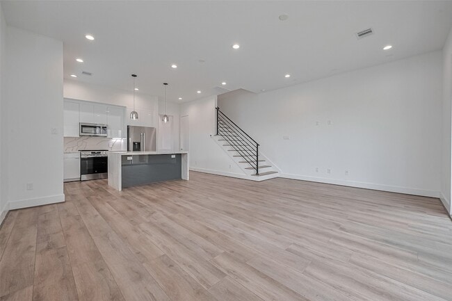 Building Photo - 3510 Hadley St