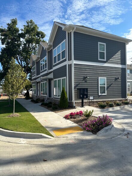Building Photo - 310 Parker St