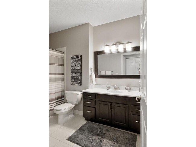 Building Photo - 645 N 1st St