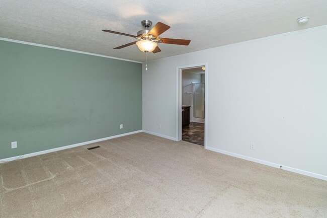 Building Photo - WELCOME HOME! 3 BR | 2 BA Home in Pikevill...
