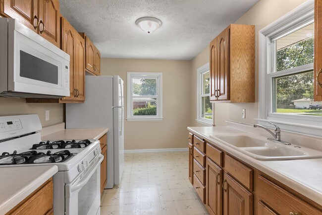 Building Photo - Lovely 3 bedroom home available soon!