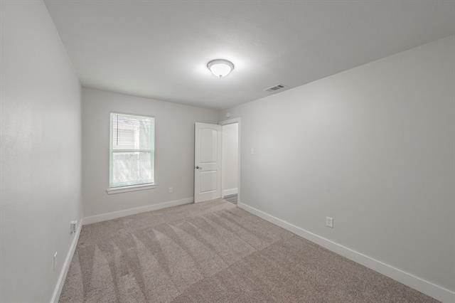 Building Photo - 916 S Rosemont Ave