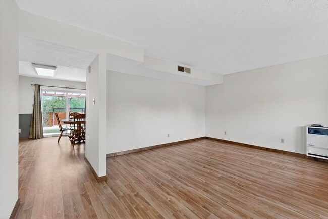 Building Photo - 2702 Avenida Del Sol