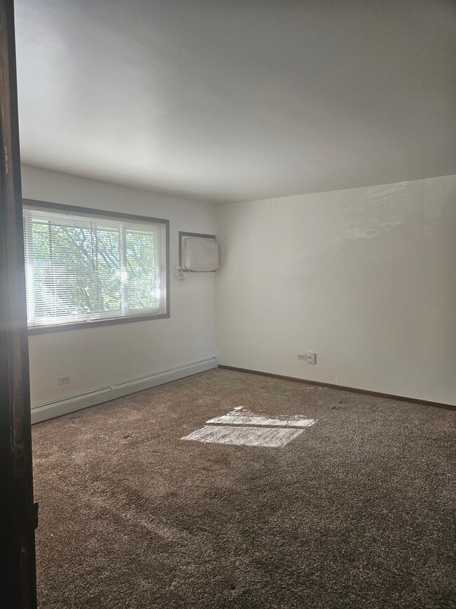 Building Photo - 1253 Getzelman Dr