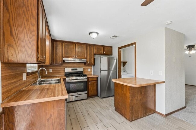 Building Photo - 2905 SW 82nd St