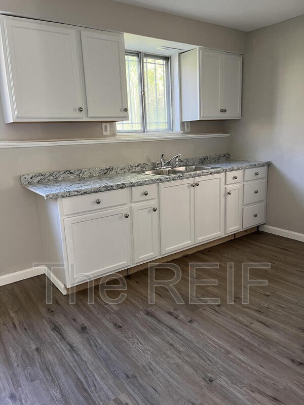 Building Photo - 5520 Bermuda Ln