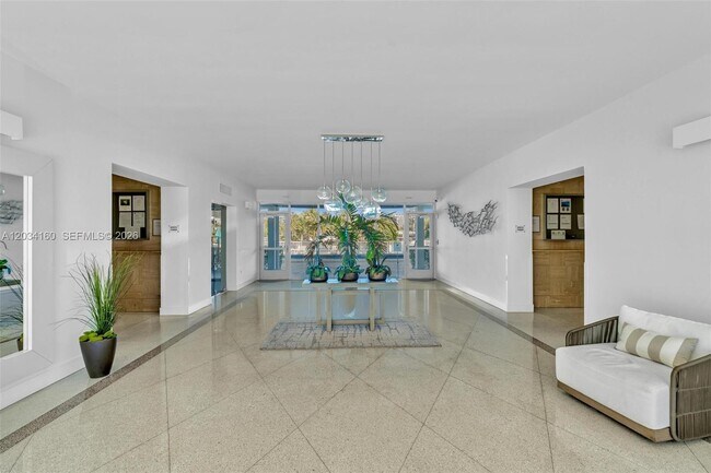 Building Photo - 9381 E Bay Harbor Dr