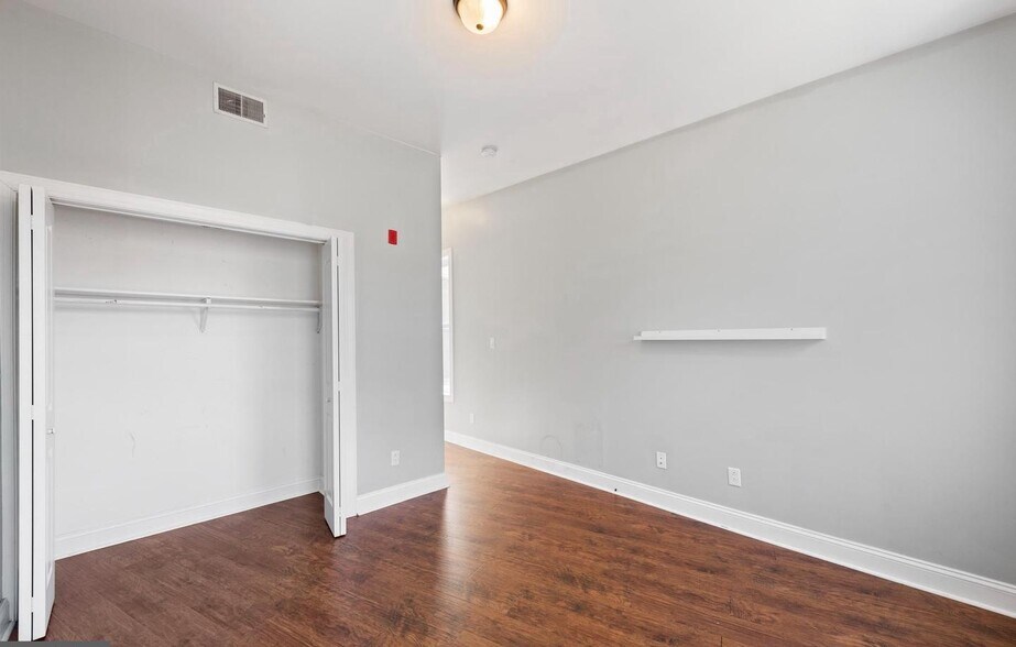 Building Photo - 2478 Frankford Ave