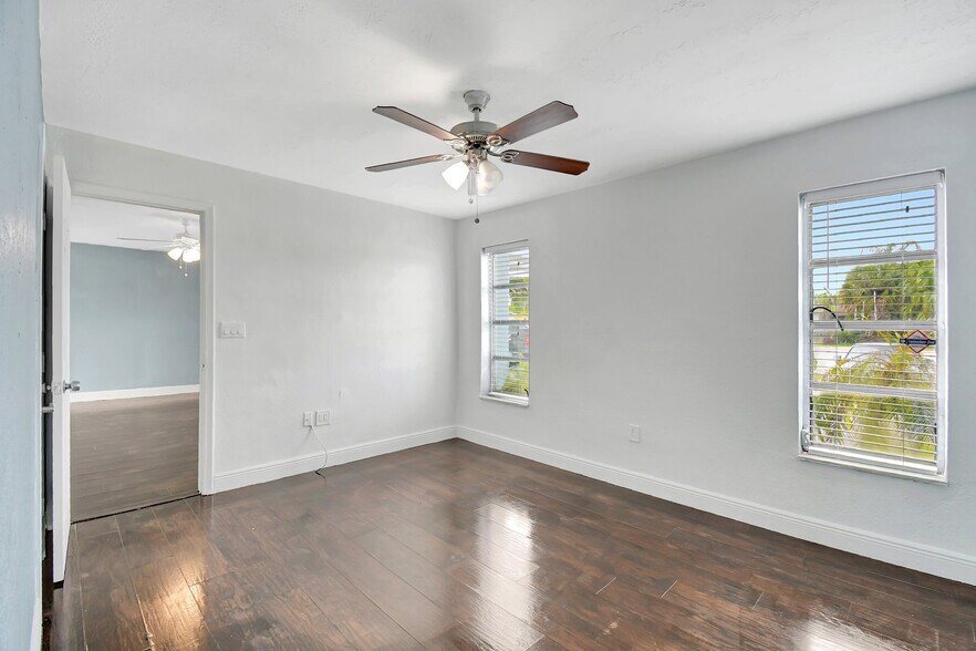 Building Photo - 8960 Sunset Strip