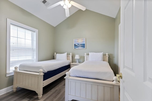 Building Photo - 4878 Dahlia Ct