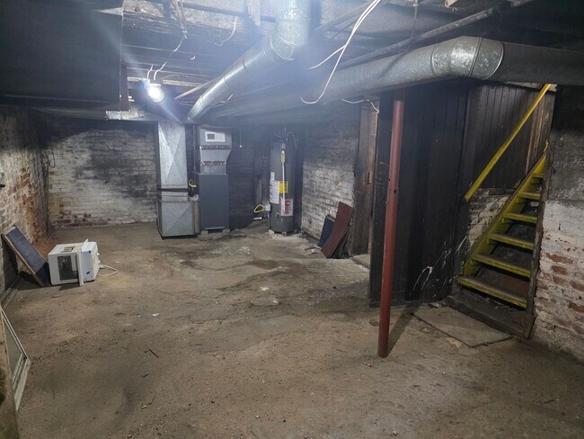 Building Photo - 204/206/208 N Fort Wayne St