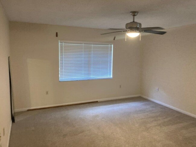 Building Photo - 3 Bedroom 2 Bathroom Condo at Palomar Plac...