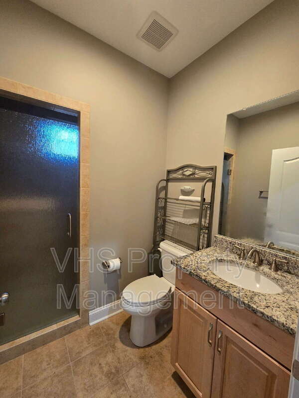 Building Photo - 2400 Lakeview Pkwy