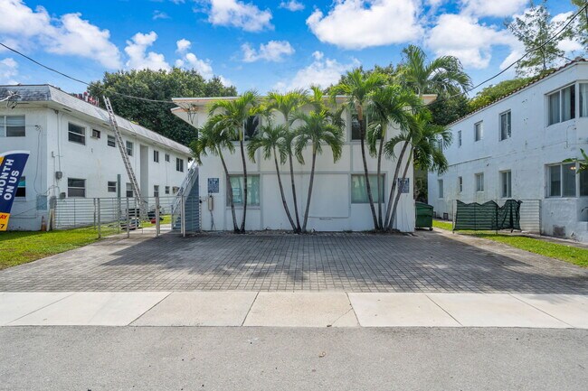 Building Photo - 560 NE 63rd St