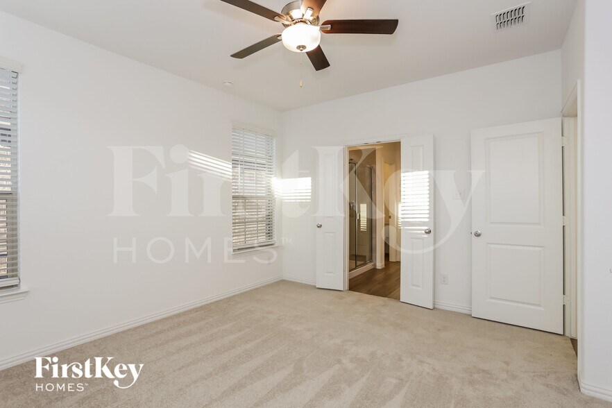 Building Photo - 10105 Elkhorn Dr