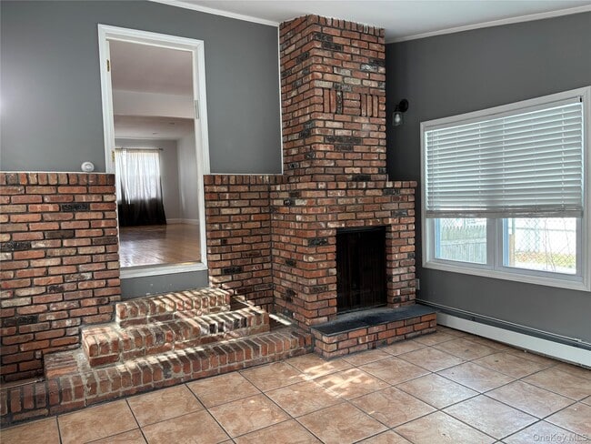 Building Photo - 570 Church Ave