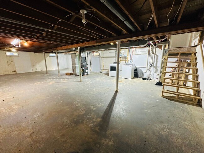 Building Photo - Charming 3 Bedroom Home in Fern Creek – Great Layout & Location