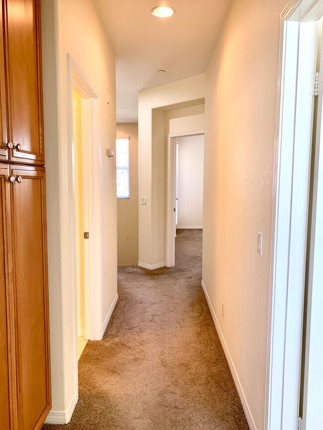 Building Photo - Enchanting 4 bedroom/2.5 bath property in the heart of Claremont Village
