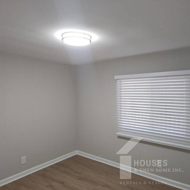 Building Photo - 102 Pierce Cook Rd