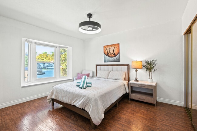 Building Photo - 1250 Stratford Ln