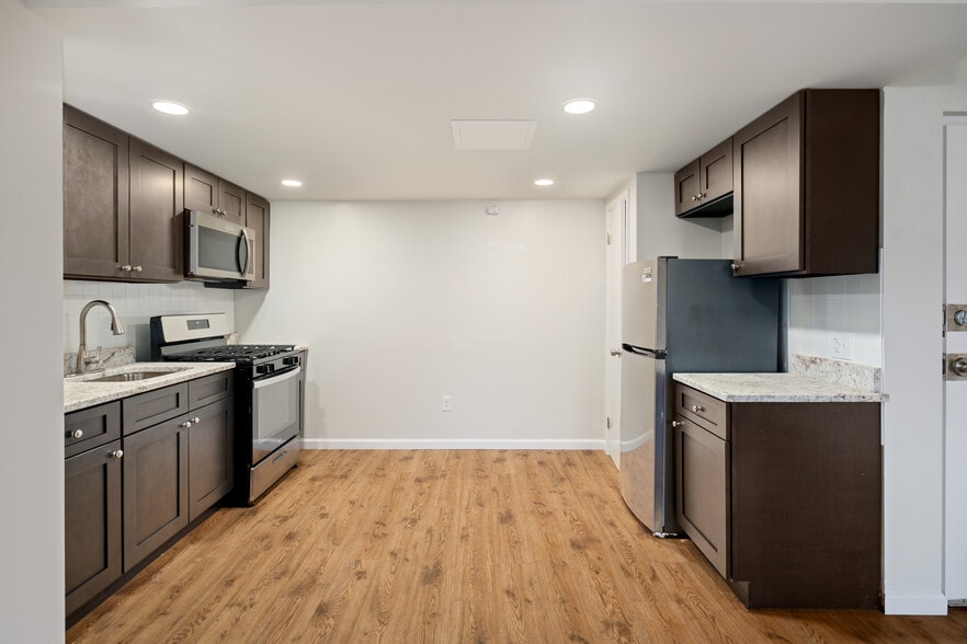 Building Photo - Riveredge Square Apartments